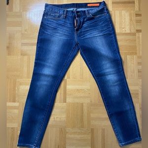Ellen fit JEAN SHOP brand jeans. Brilliant blue colour!